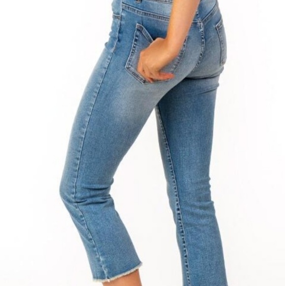 **Restocked** Velvet Heart Mid Rise Crop Jeans - Picture 1 of 10